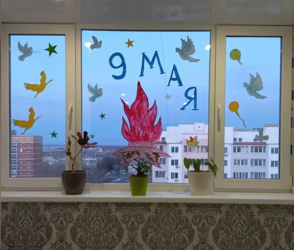 🔥 «Окна Победы»: наша школа присоединяется к Всероссийской акции! 🔥  Ученики нашей школы украшают ок