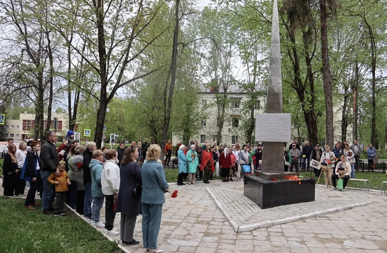 🎖️ У обелиска в микрорайоне Лопатинский воскресенцы почтили память погибших земляков   9 мая у обели
