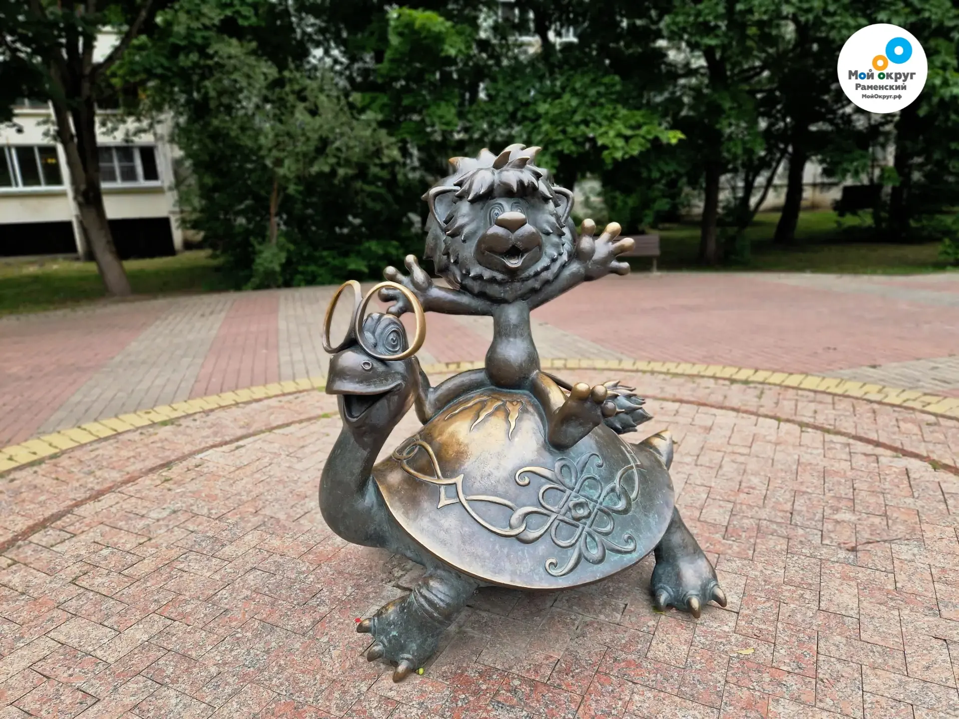 🦁🐢 Узнаёте эту парочку? 

Оказывается Львёнок и Черепаха поселились на бульваре Левашова в 2013 го