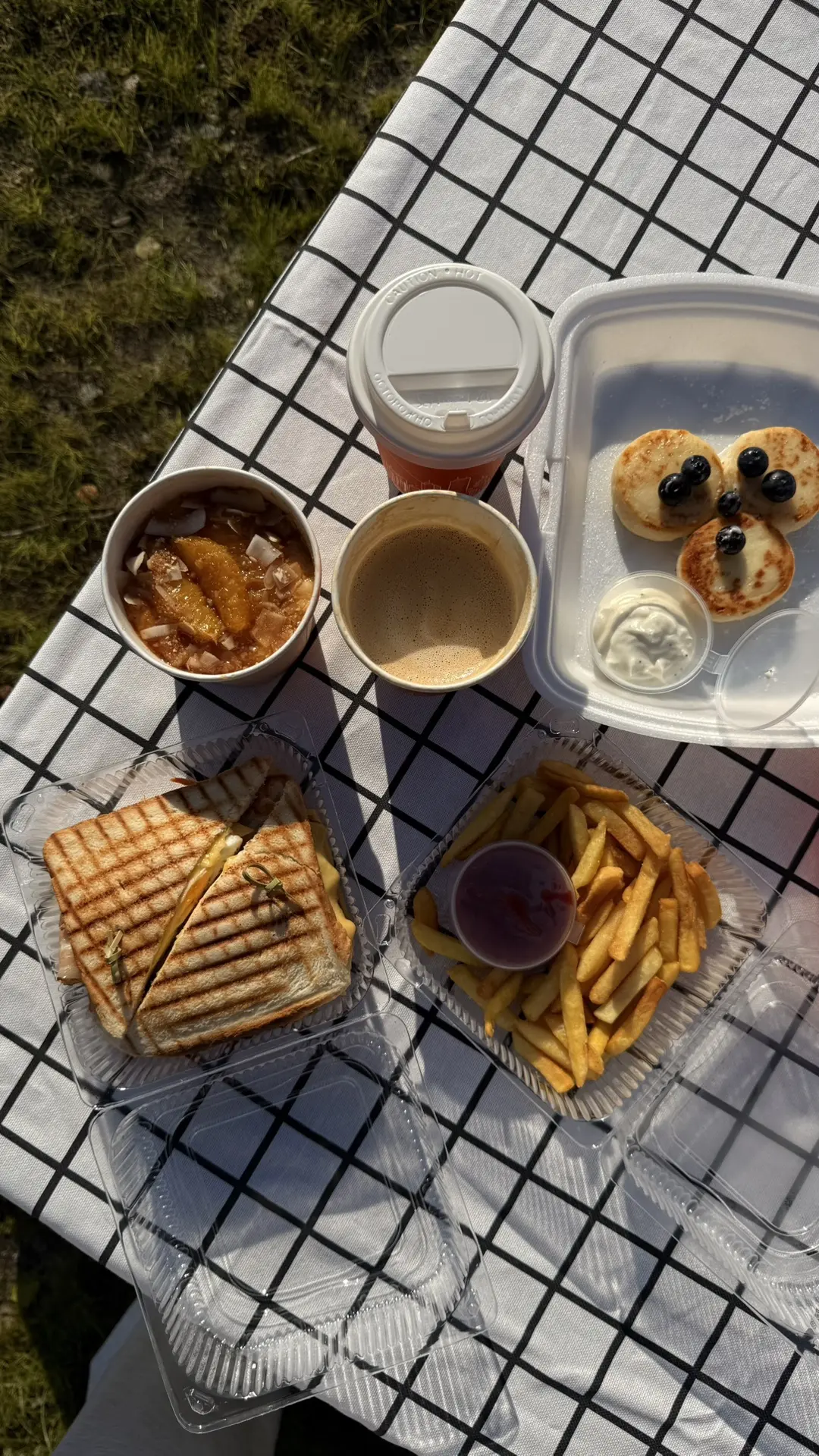 🌮 Тот самый тако-бургер, который сложно есть аккуратно — зато невозможно забыть.