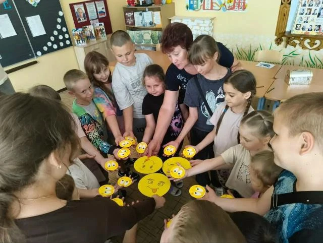 15 июня — день станции «Доброты и улыбок» в лагере «Дружба»

Утро в лагере «Дружба» МОУ СОШ № 9 трад