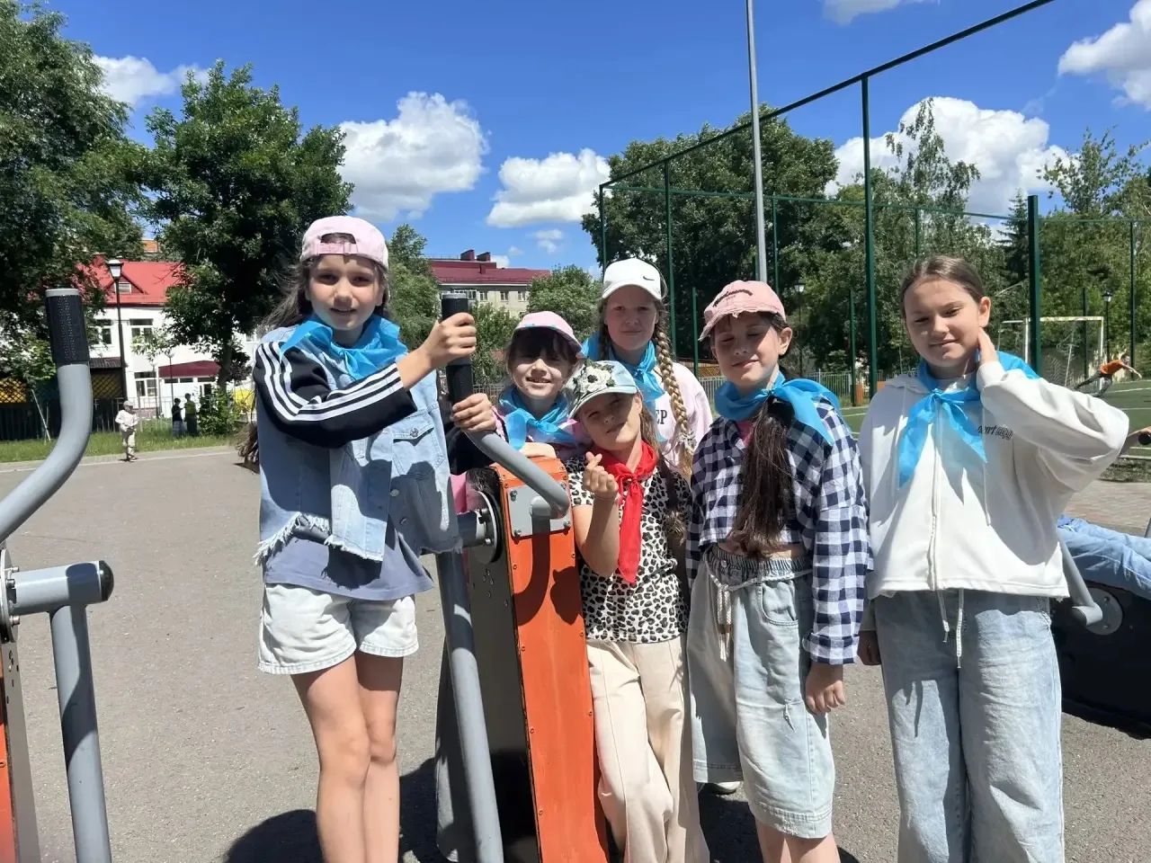 Вот и прошел 13-ый день в школьном лагере «Радуга - содружество орлят России» 🌈✨.
В лагере сложился