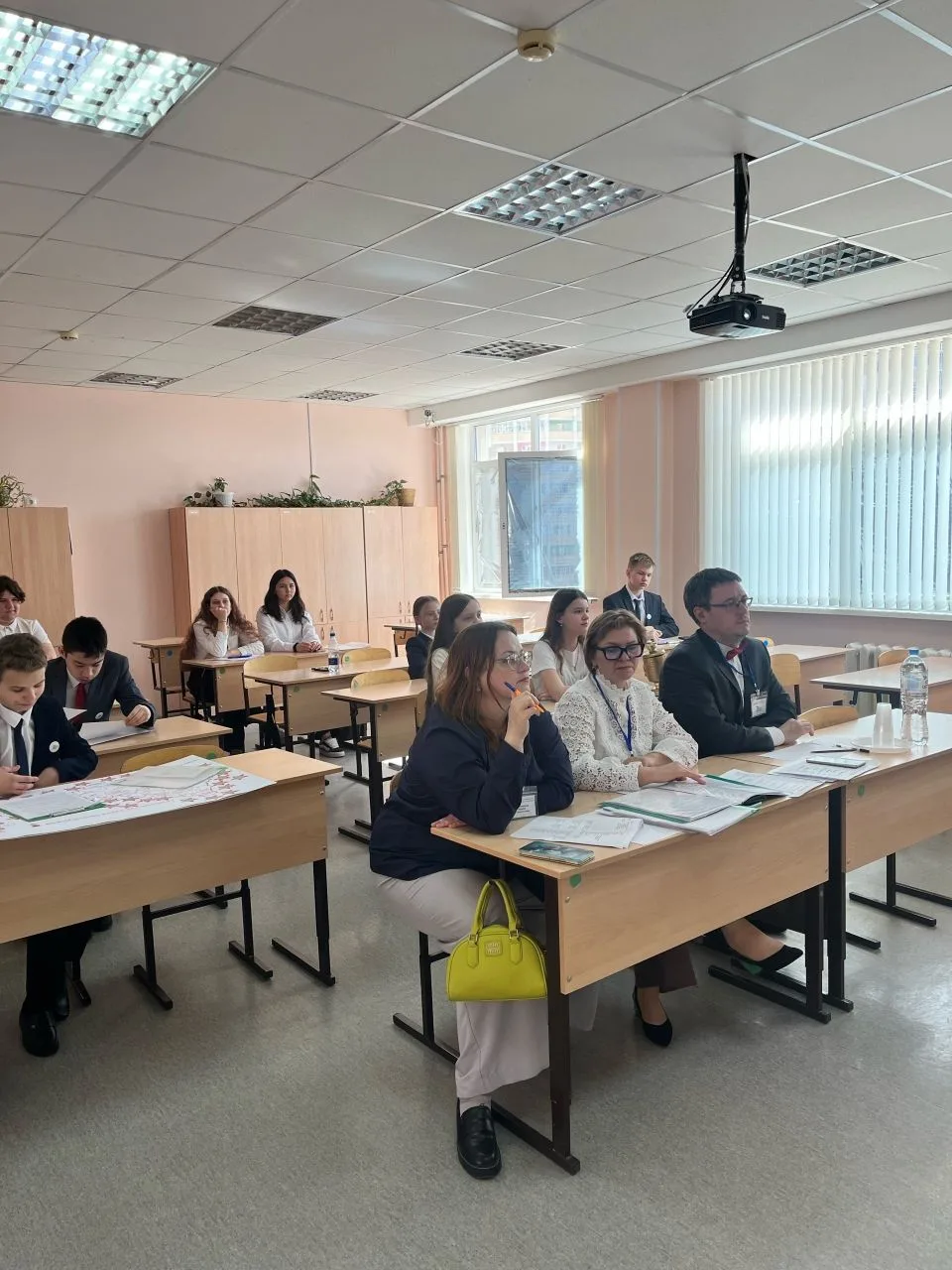 Поздравляем звёздочек 🌟   🔔Чернов Кирилл, Казакова София (6Б) и Редникова Елена (6Г) вместе с руково