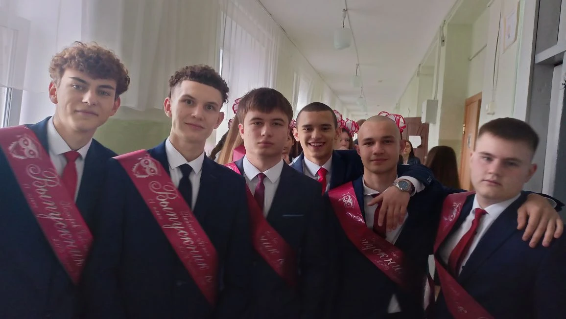 🔔✨ Слезы на глазах и гордость в сердце: для наших одиннадцатиклассников прозвенел Посл...