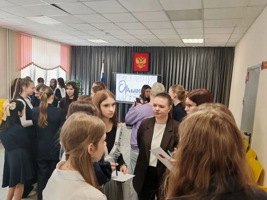 Сегодня ребята из 8Б и 8В классов, 1 корпуса вместе с советником директора по воспитанию Абакумовой 