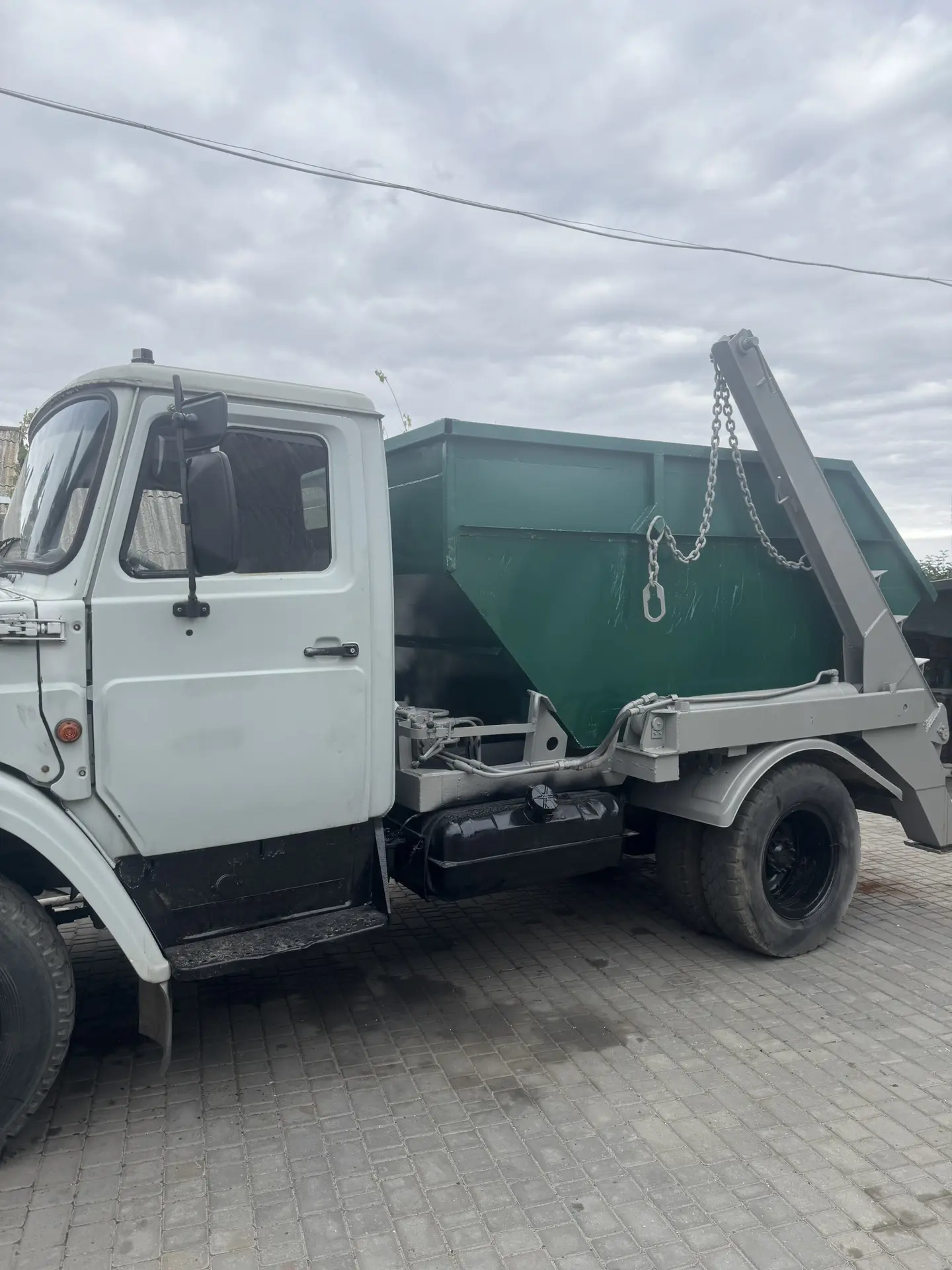 Контейнер под мусор 5 тонн 8кубов. Оставляем под загрузку. Мелитополь +79900044628