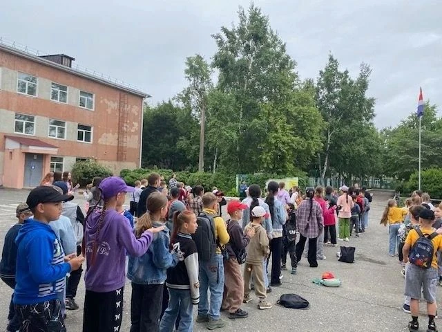 Утро начинается с движения — и с отличного настроения! В нашем пришкольном лагере спорт — это не про