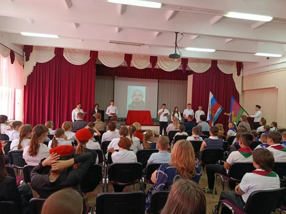Наша школа присоединилась к Всероссийскому проекту «Парта Героя»  Сегодня в нашей школе состоялось т