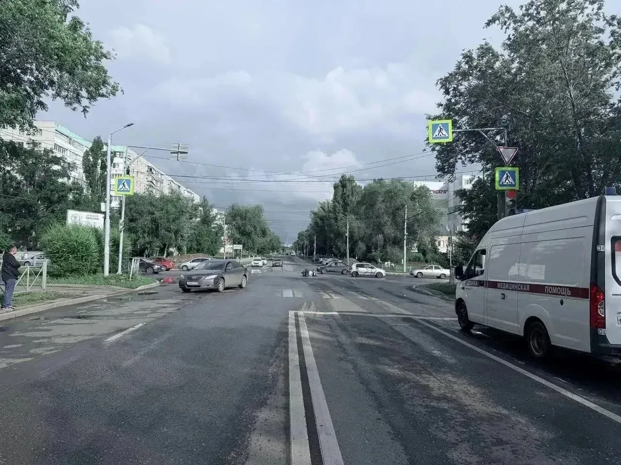 В Оренбурге столкнулись Toyota Camry и мопед