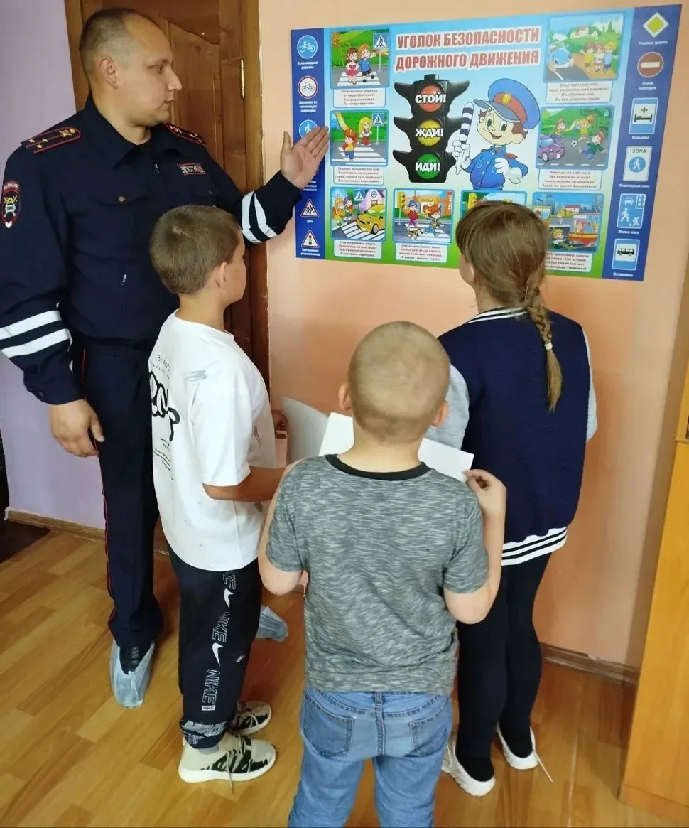 18 июня День 13- "Люди земли Торопецкой" Дети посетили Речанскую сельскую библиотеку, слушали расска