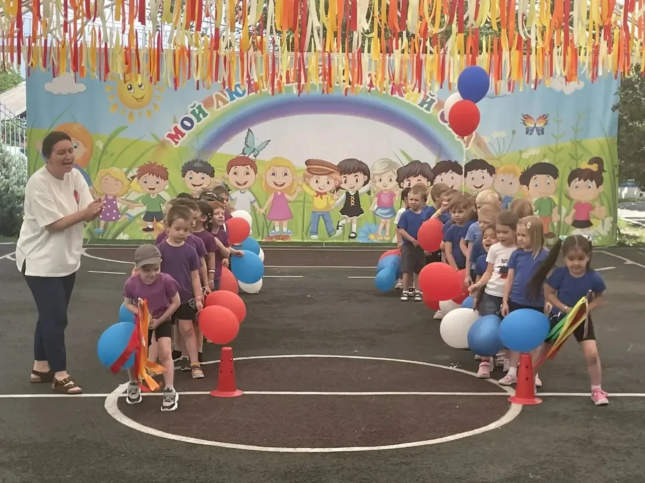 📣 Праздник Дня России в младшей группе! 🎉

12 июня  в детском саду прошёл замечательный праздник —