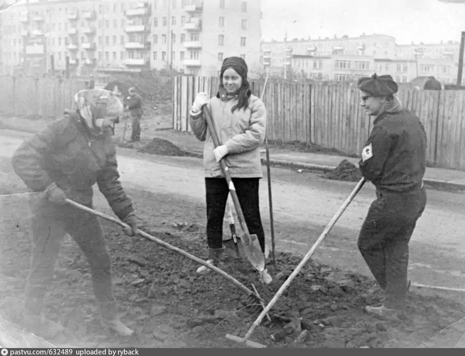 Этот кадр из прошлого — улица Сакко и Ванцетти, время, когда город строился и менялся п...