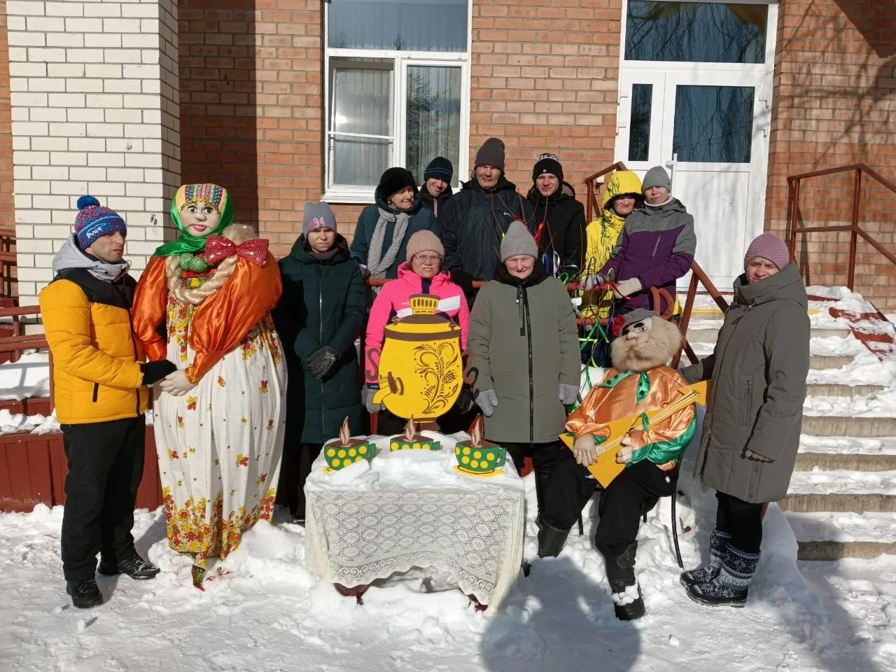 14 проживающих интерната провели свой выходной день на базе отдыха «Парма».
