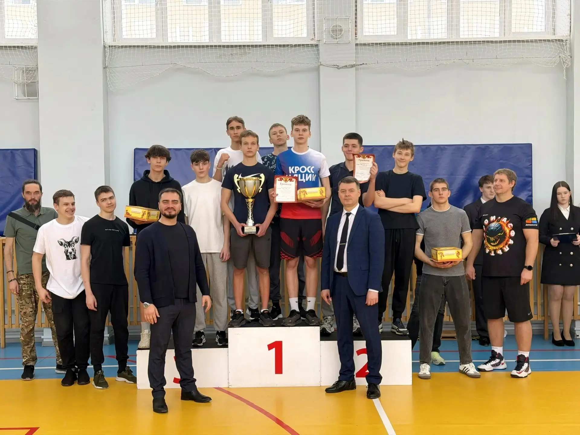 ДЕТИ - УЧИТЕЛЯ - РОДИТЕЛИ #МАОУСОШ222 ✅  🏆Триумф на «Заельцовском защитнике»: наши команды привезли 