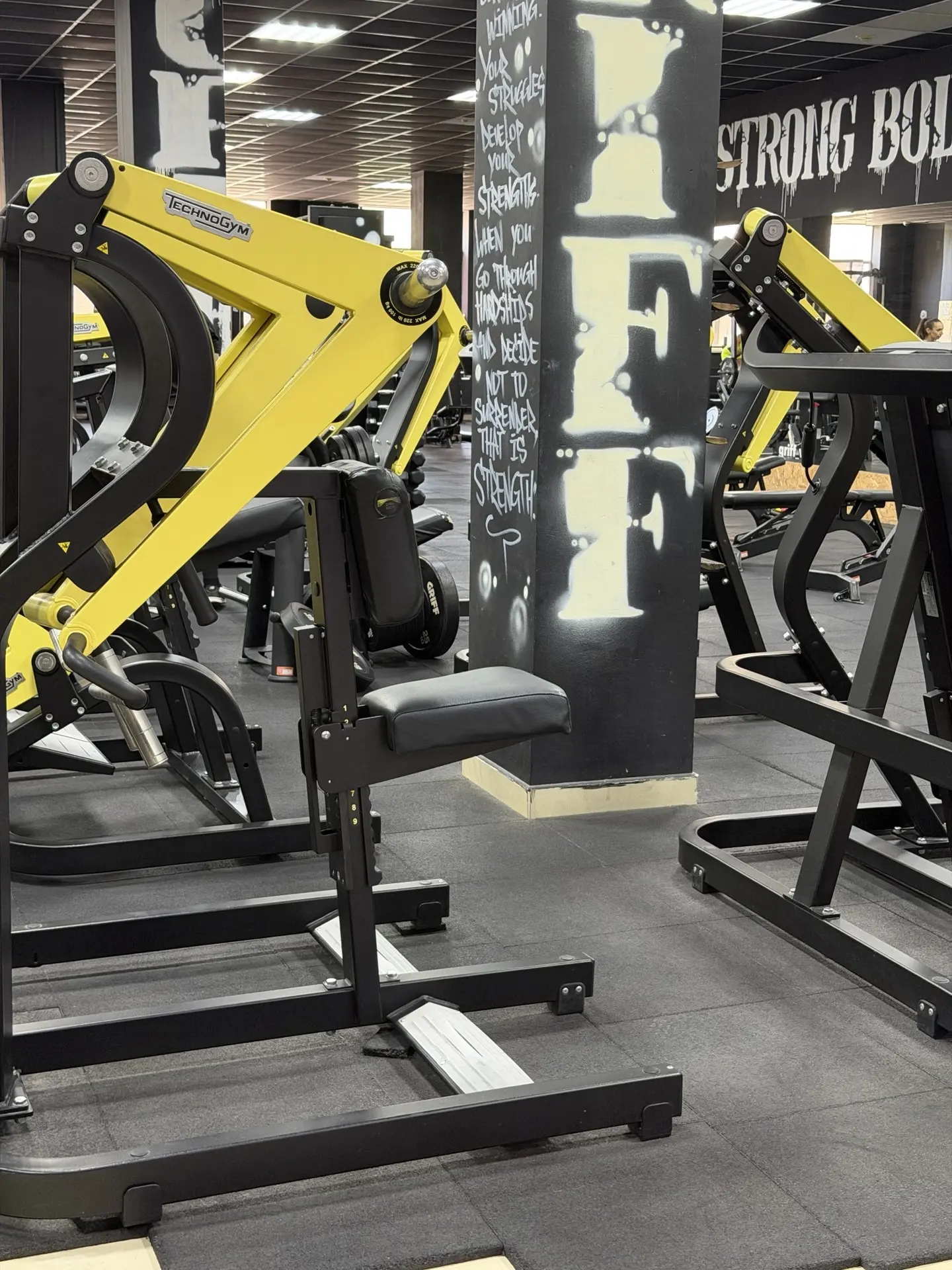 Проснулась — улыбнулась — и погнала в тренажерный зал💪🏋🏼  За этими длинными тире скрывается ещё, пра