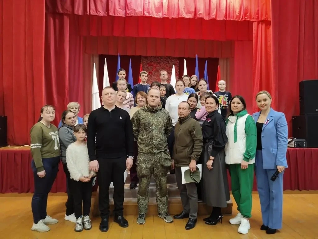В Чурманском Доме культуры состоялась долгожданная тёплая встреча  участника СВО Антона...