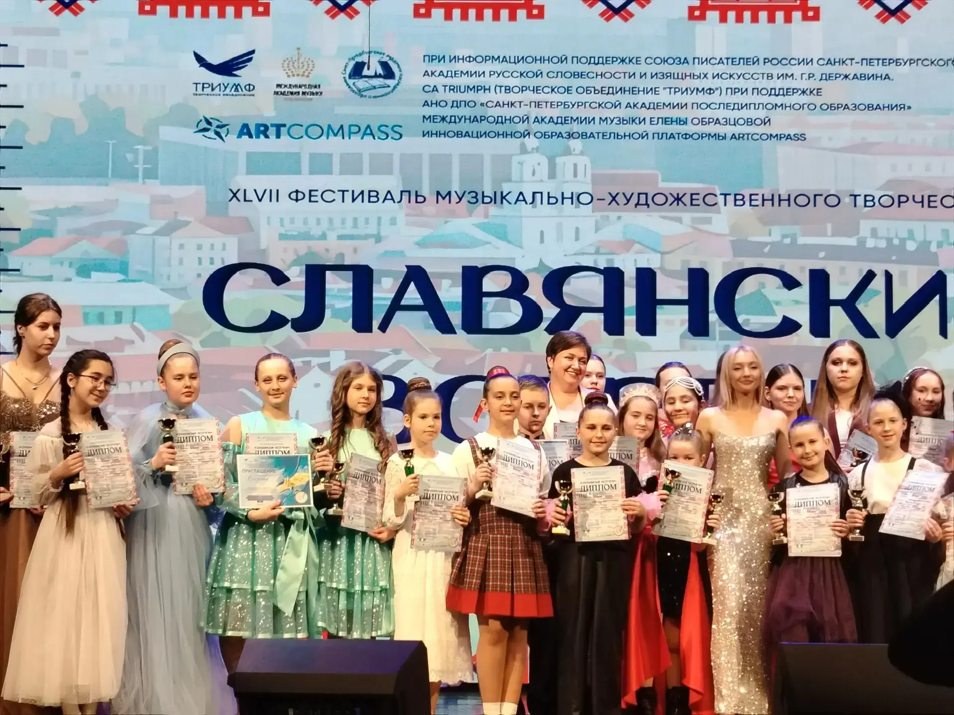 🎶 По доброй традиции — к новым вершинам!  В дни весенних каникул Образцовая эстрадная вокально-танце