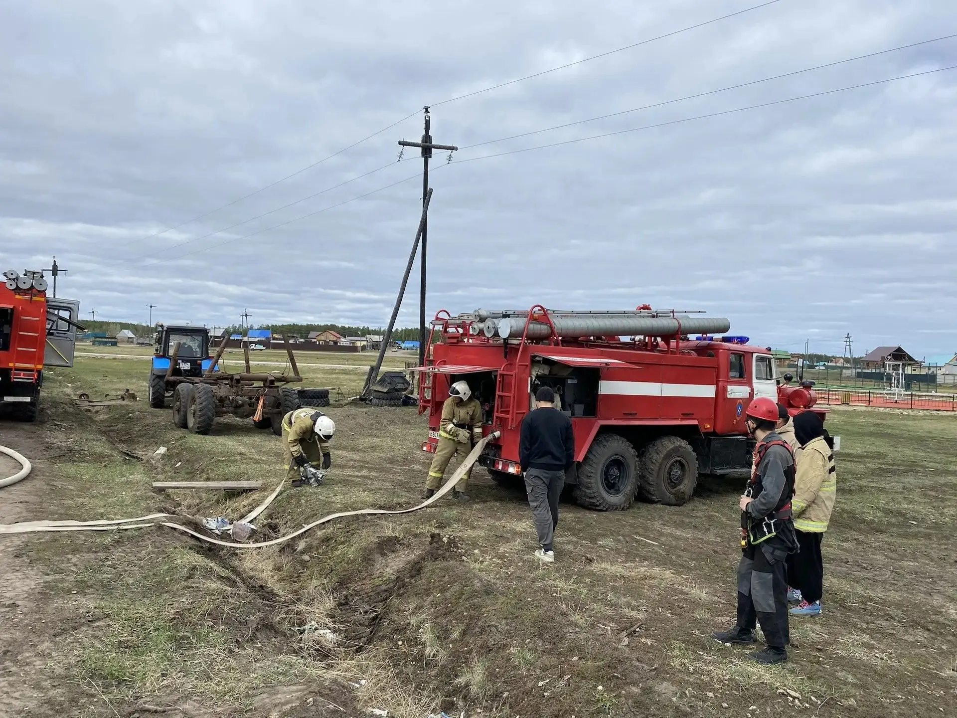 🚒🧑🏻‍🚒 СДПК отработала на боевом выезде: потушен пожар гаража. Бойцы действовали сла...