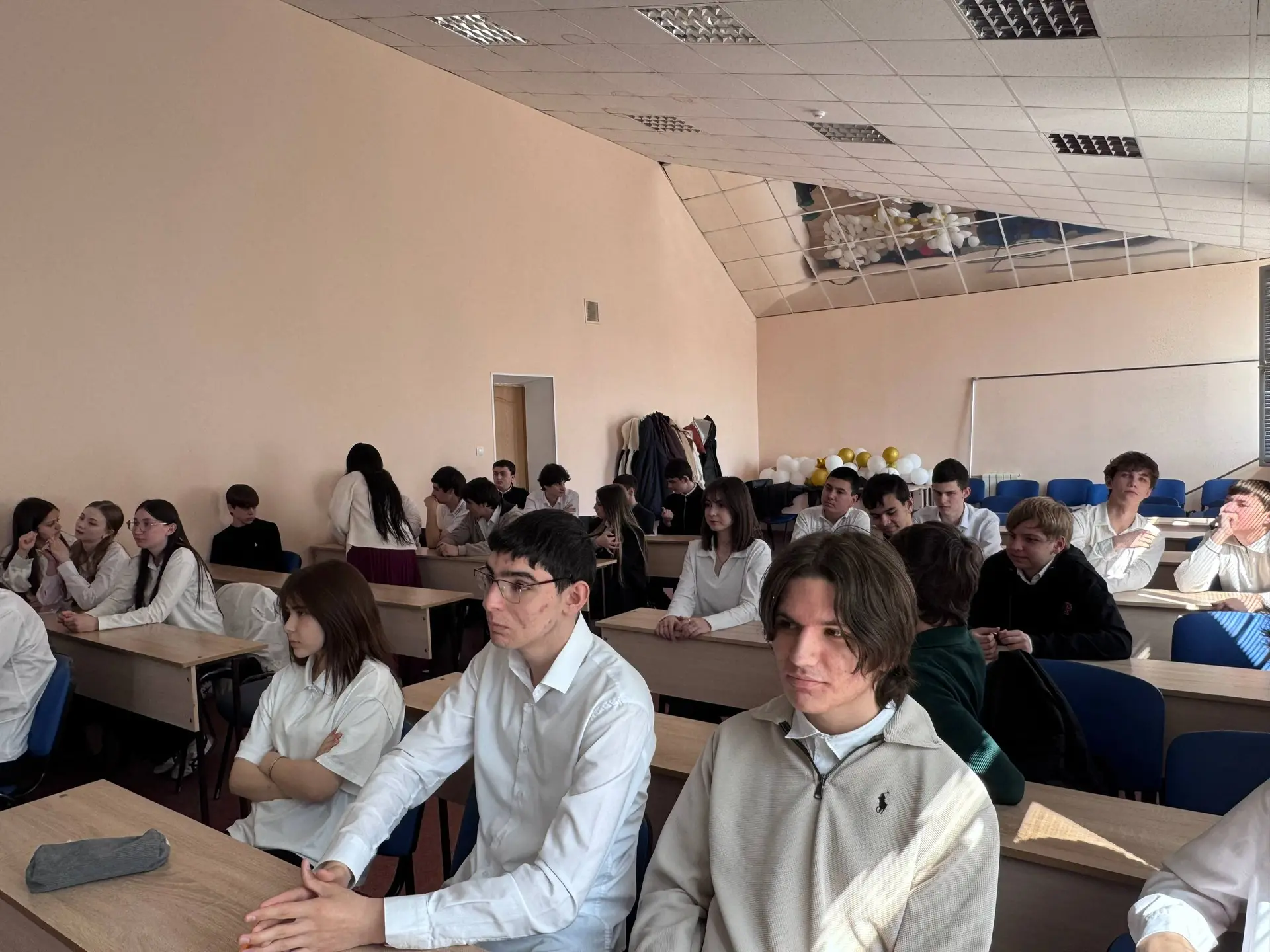 🌸 Весенний квиз в Международном колледже «Полиглот» 🌸