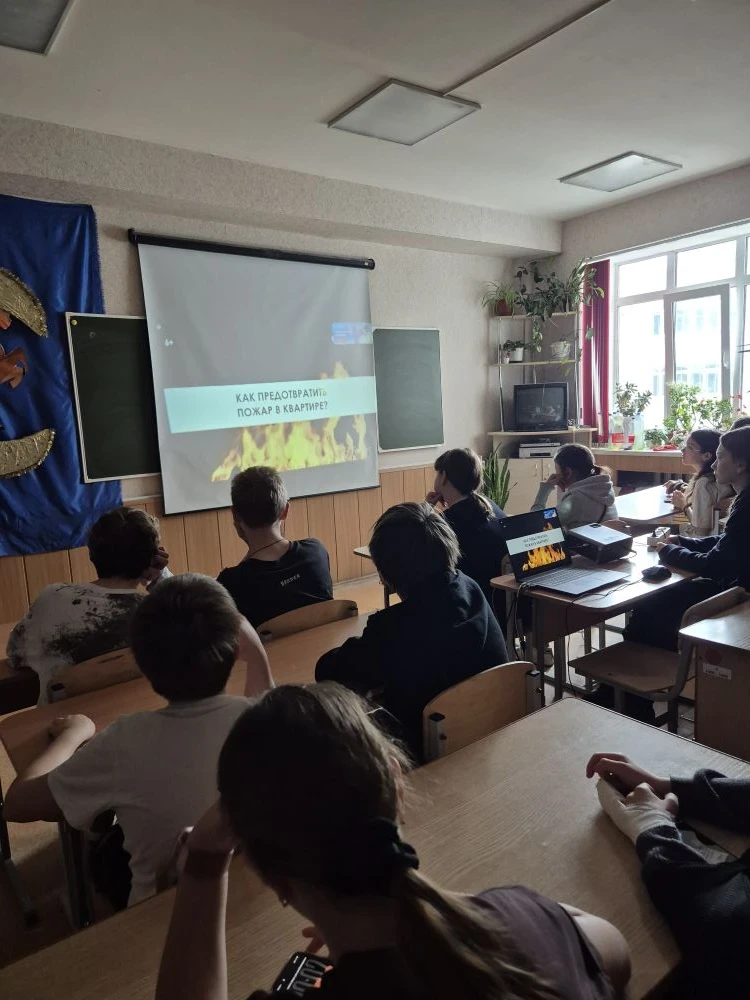 Несмотря на каникулы, мы продолжаем повторять правила безопасного поведения. Сегодня ученики 6-х кла
