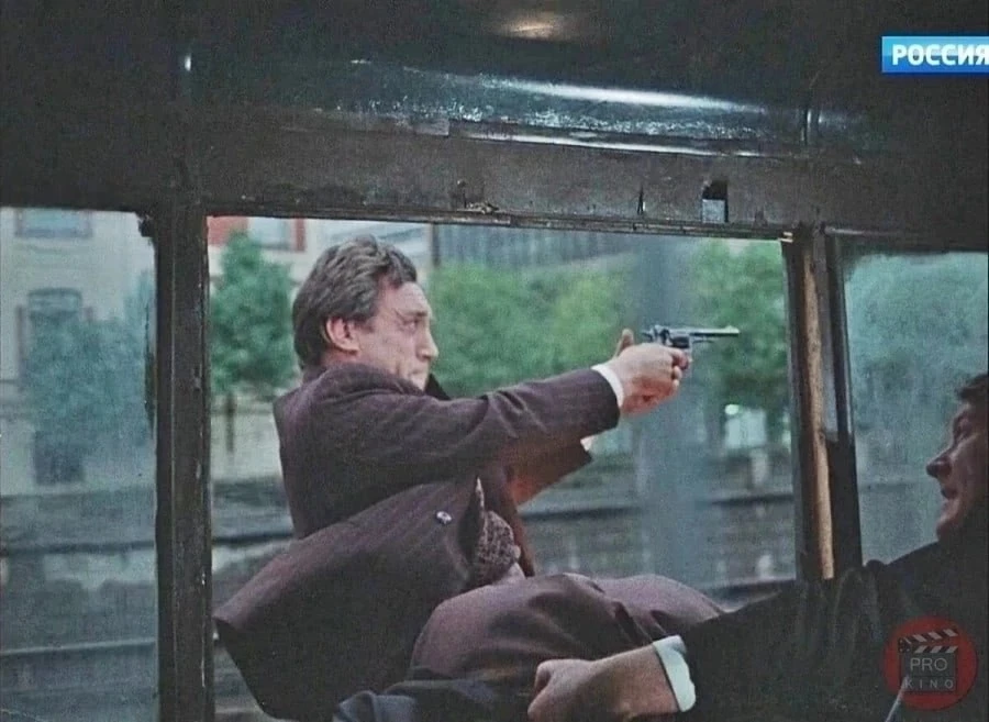 "Проводи его, Шарапов... До автобуса".🚦🚌🎞