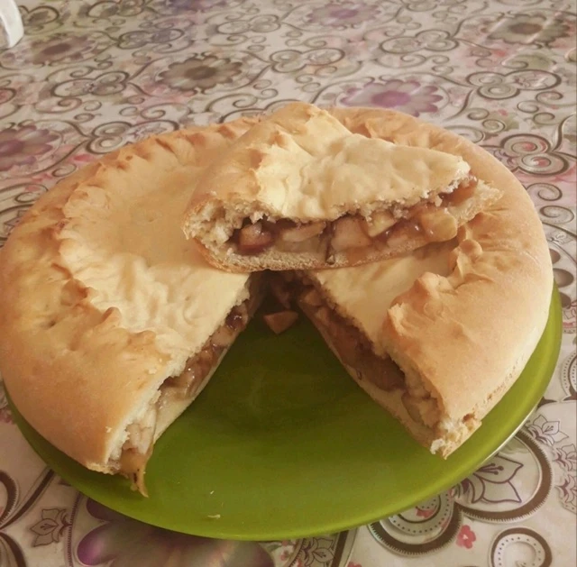 Яблочный пирог с корицей🔥😋  📌Начинка: яблоко, песок,корица. 3 яблока нарезаем на кусочки, 1 стакан с