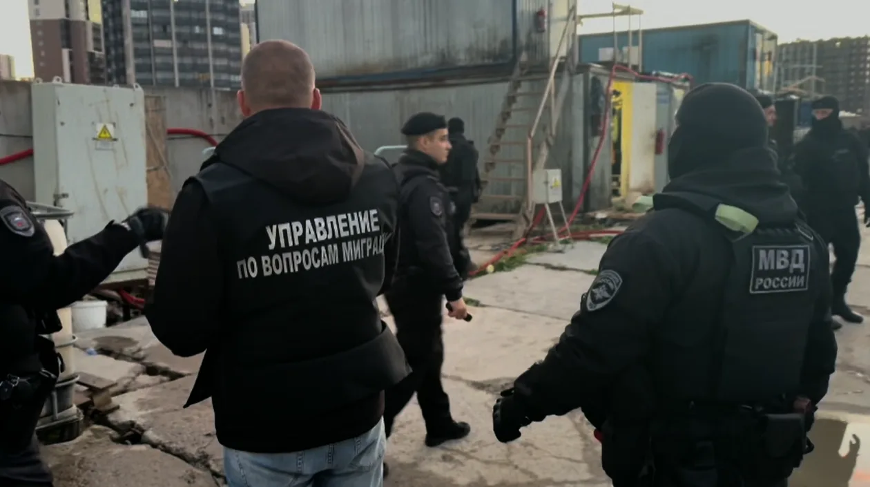 Полиция проверила более 600 человек во время рейда на стройках в Приморском районе Пете...