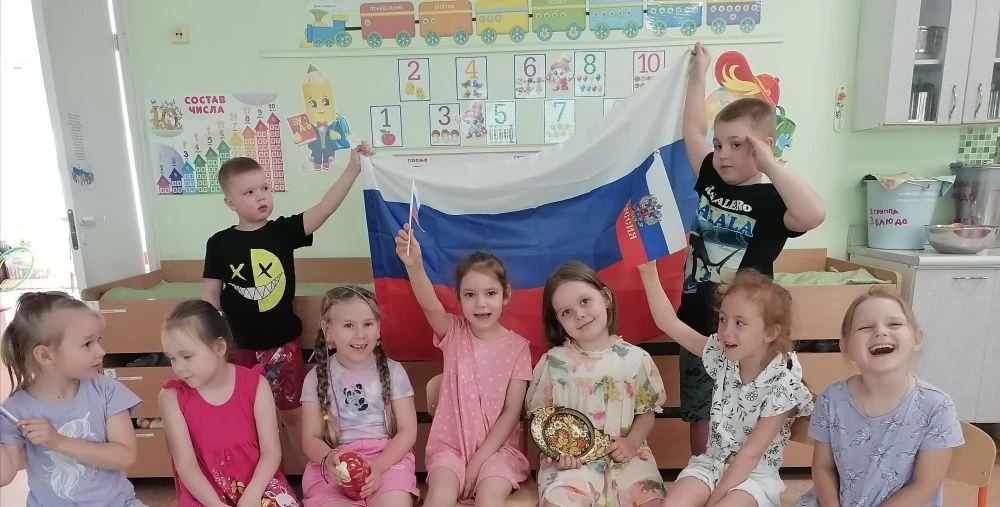 Праздник "Мы - дети России!"

В нашем уютном саду, залитом ласковым июньским солнцем🌞, прошел яркий