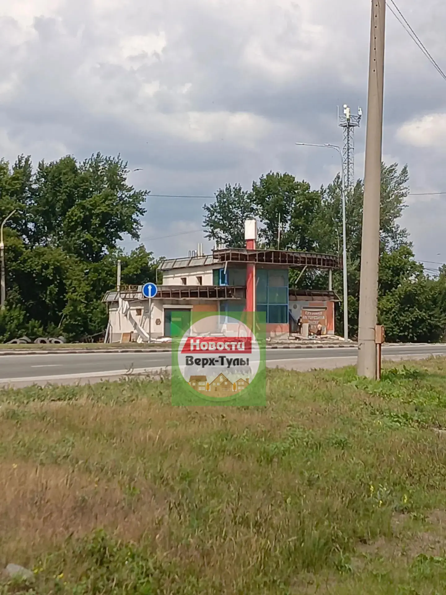 Начали разбирать старый пост на Ордынском кольце. Как думаете, снесут или будут реконструировать?

�