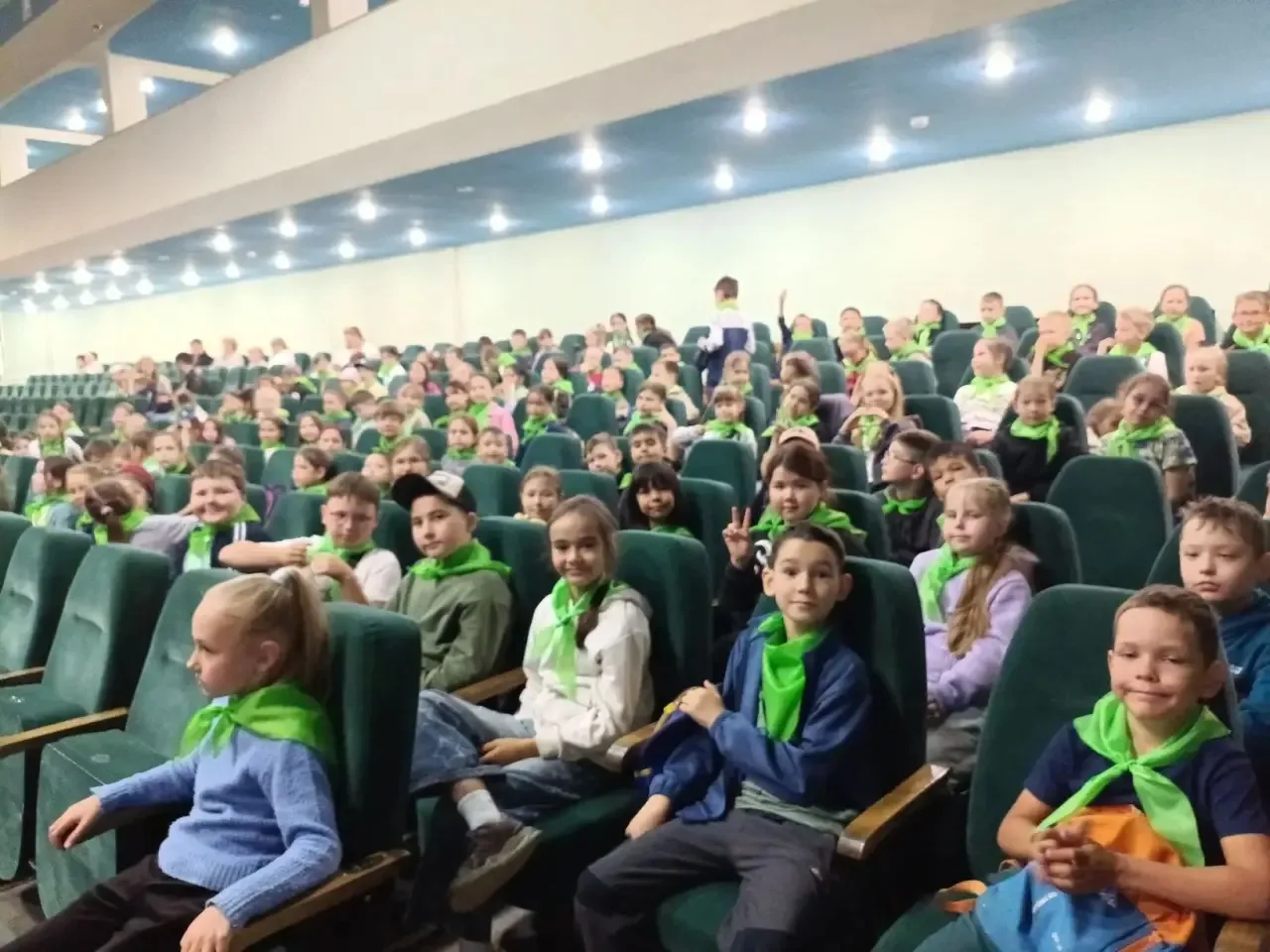 Сегодняшний день в нашем школьном лагере «Цветочный городок» стал настоящим праздником культуры! 🎭✨