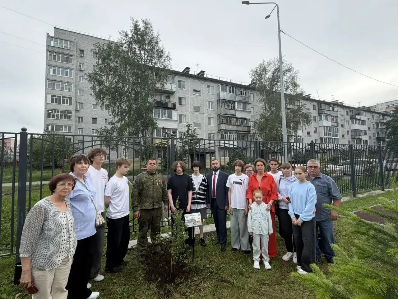 В преддверии Дня России в МАОУ СОШ №12 прошло мероприятие в рамках региональной акции «Папина березк