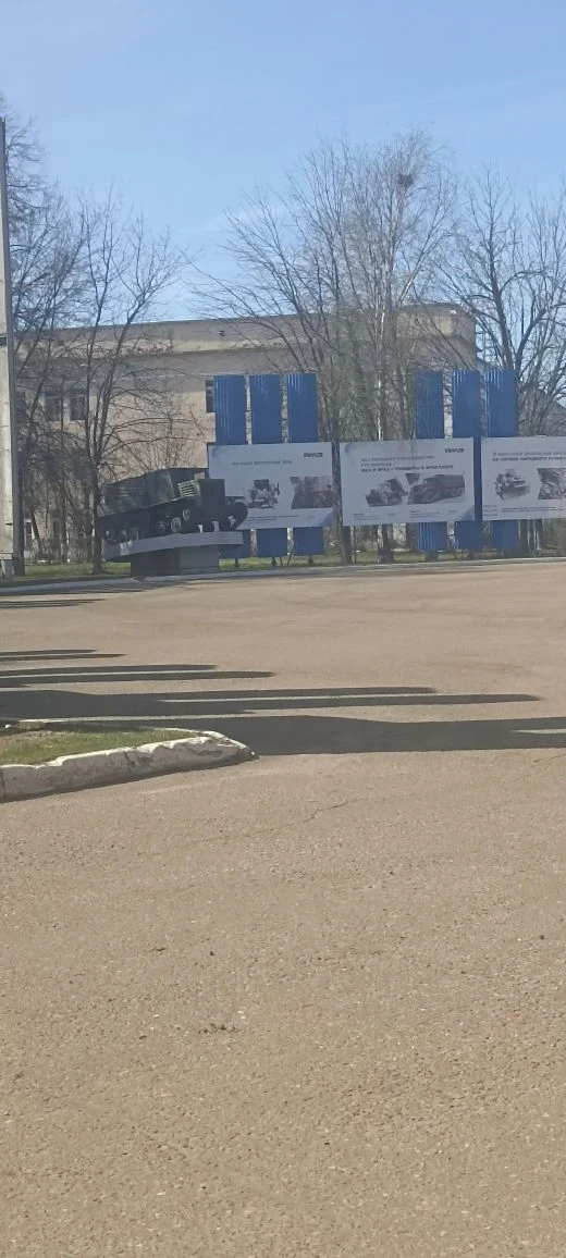 🚌 9В класс посетил музей Ярославского моторного завода! Узнали историю легендарного предприятия и со