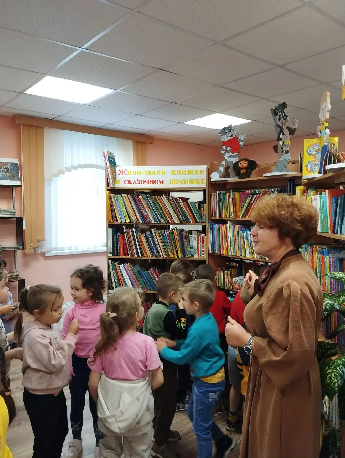 Сегодня наши воспитанники из "ЦРР- детский сад "Звёздочка" отправились в настоящую книж...