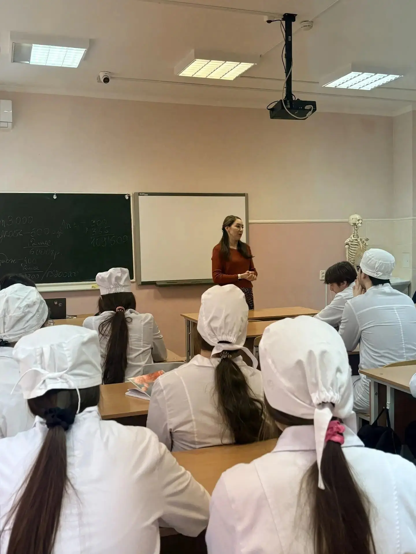 В наши дни мы все проводим много времени в интернете, в том числе дети и подростки. Каж...