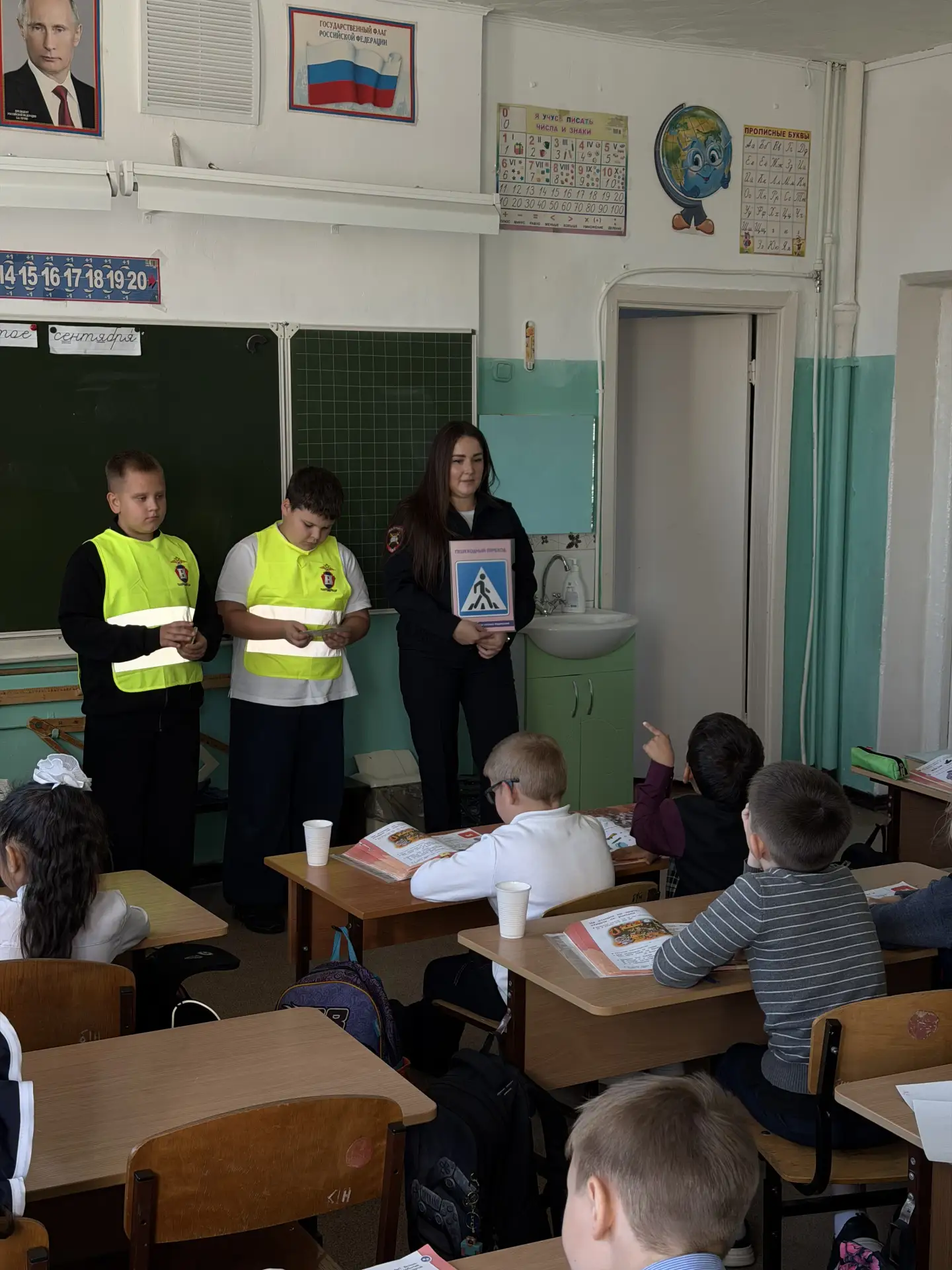 🚦 Безопасность на дороге — важная наука с первых школьных дней!