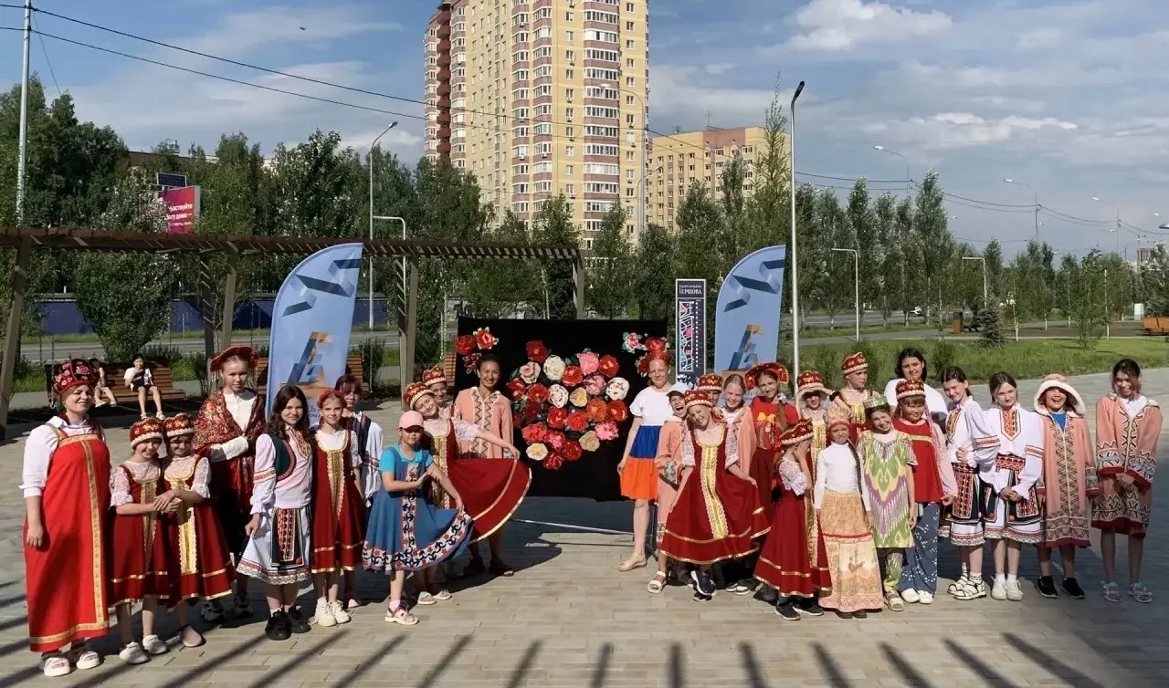 Фестиваль дружбы народов на бульваре Ершова

Сегодня на бульваре Ершова царило настоящее буйство кра