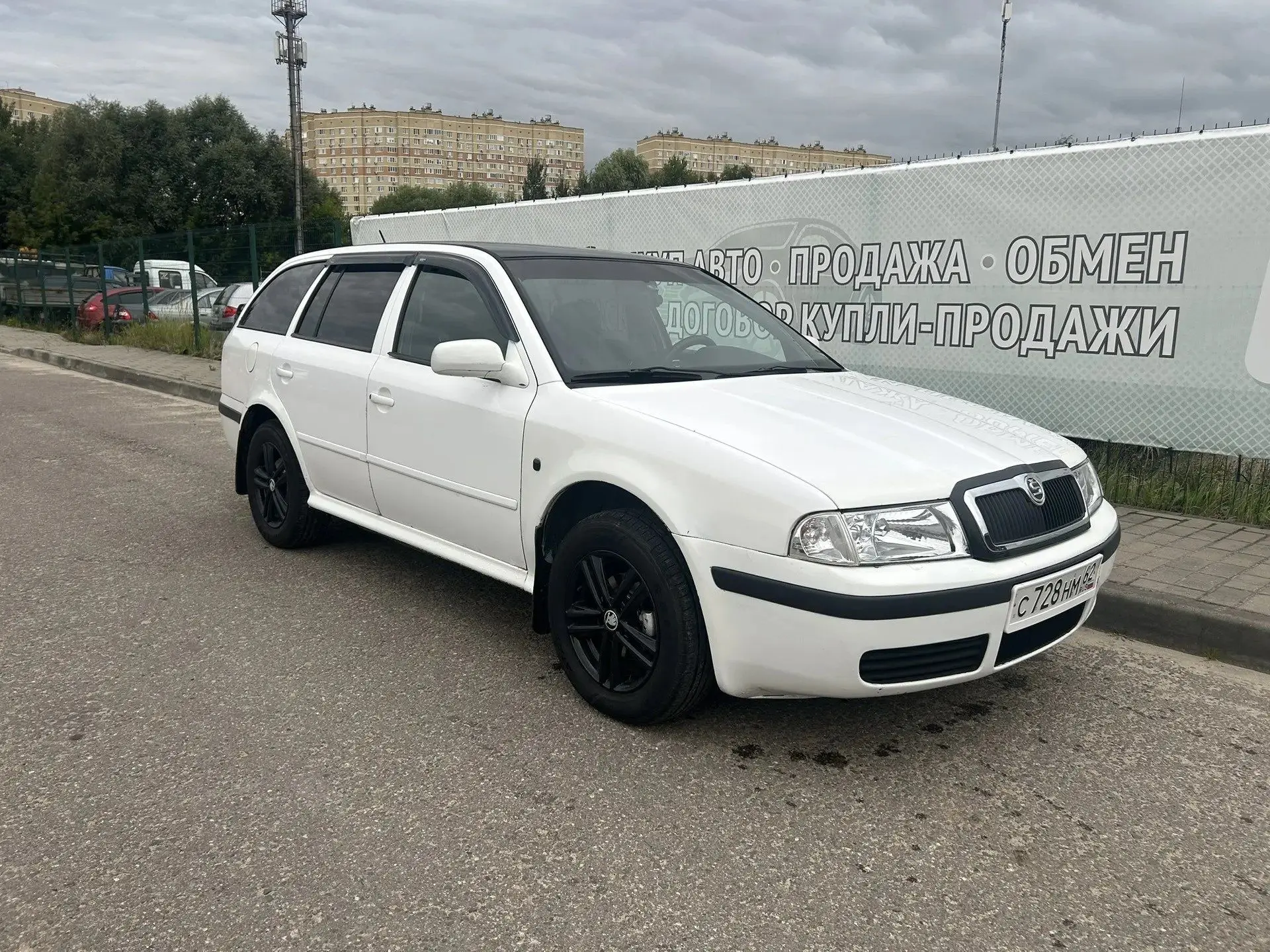 SKODA OCTAVIA COMBI 2000 год