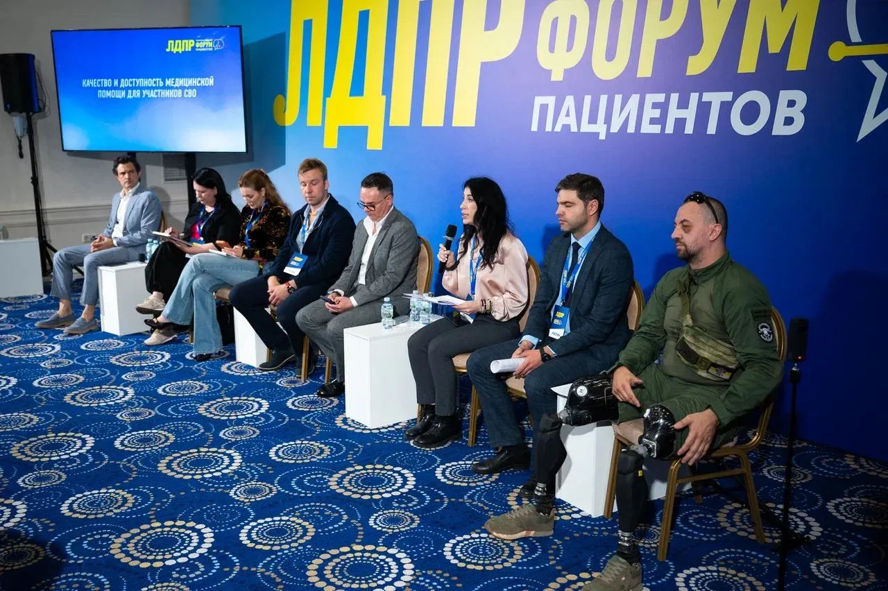 «Запись к терапевту — через месяц, к узкому специалисту — через три, а жизненно важные лекарства в а
