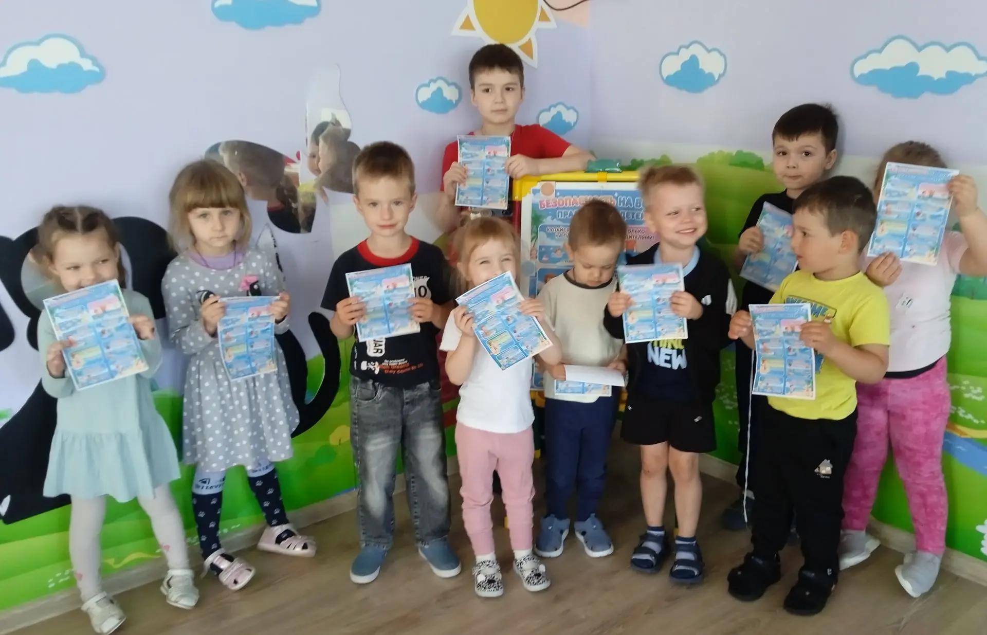 В детском саду  прошла минутка безопасности:  "Безопасность на водных объектах в летний период". Вос