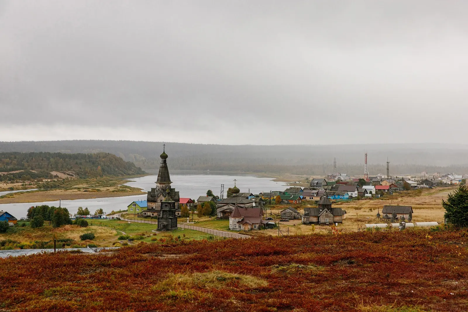 Варзуга — крохотное поморское село, затерянное где-то между дождём, рекой и вечной сляк...