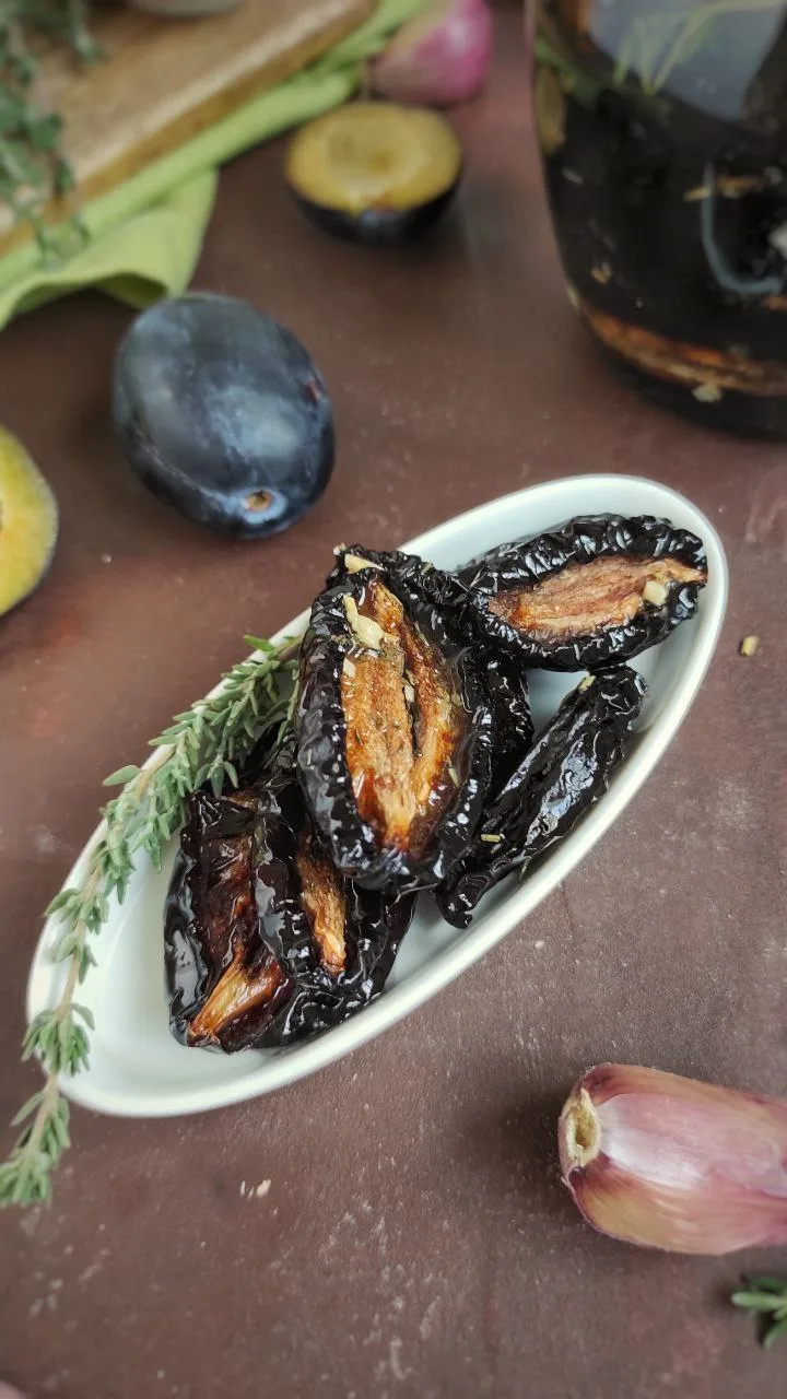 Самое время делать ВЯЛЕНЫЕ СЛИВЫ 🤤 Делать их также как и вяленые помидоры. Использоват...