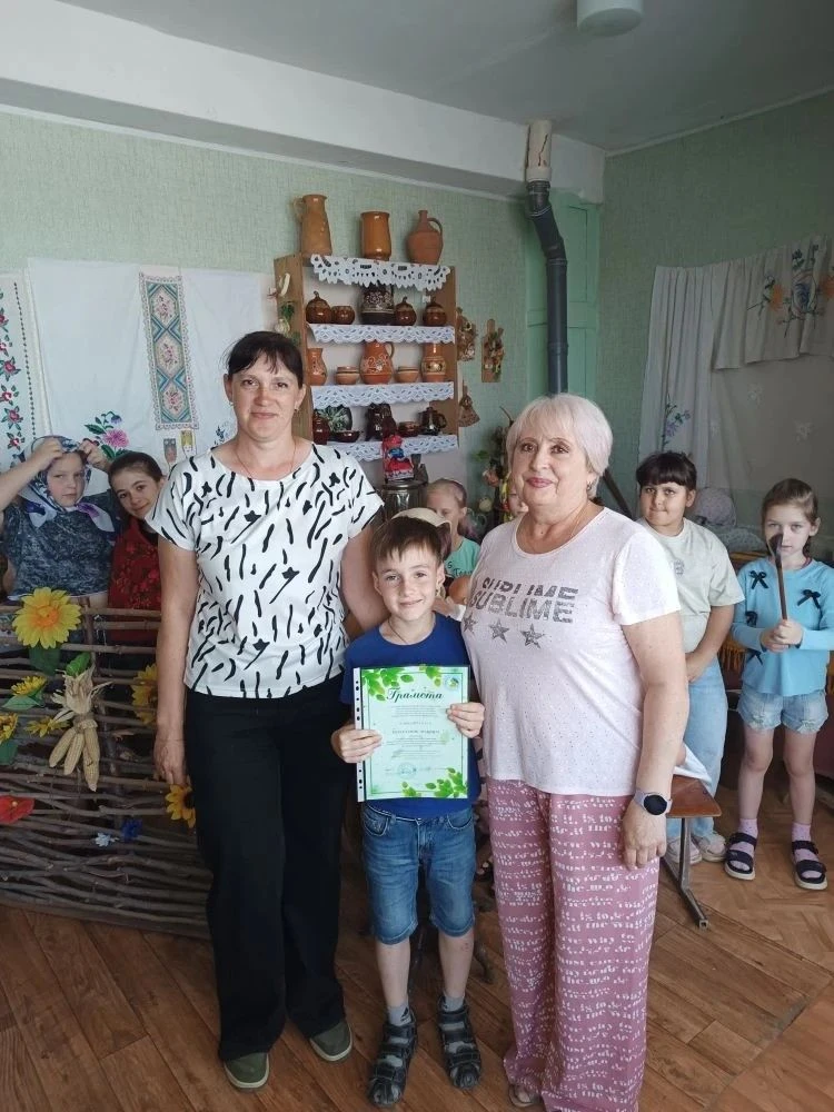 В Алчевском эколого-биологическом центре стало доброй традицией чествовать победителей. Наши обучающ