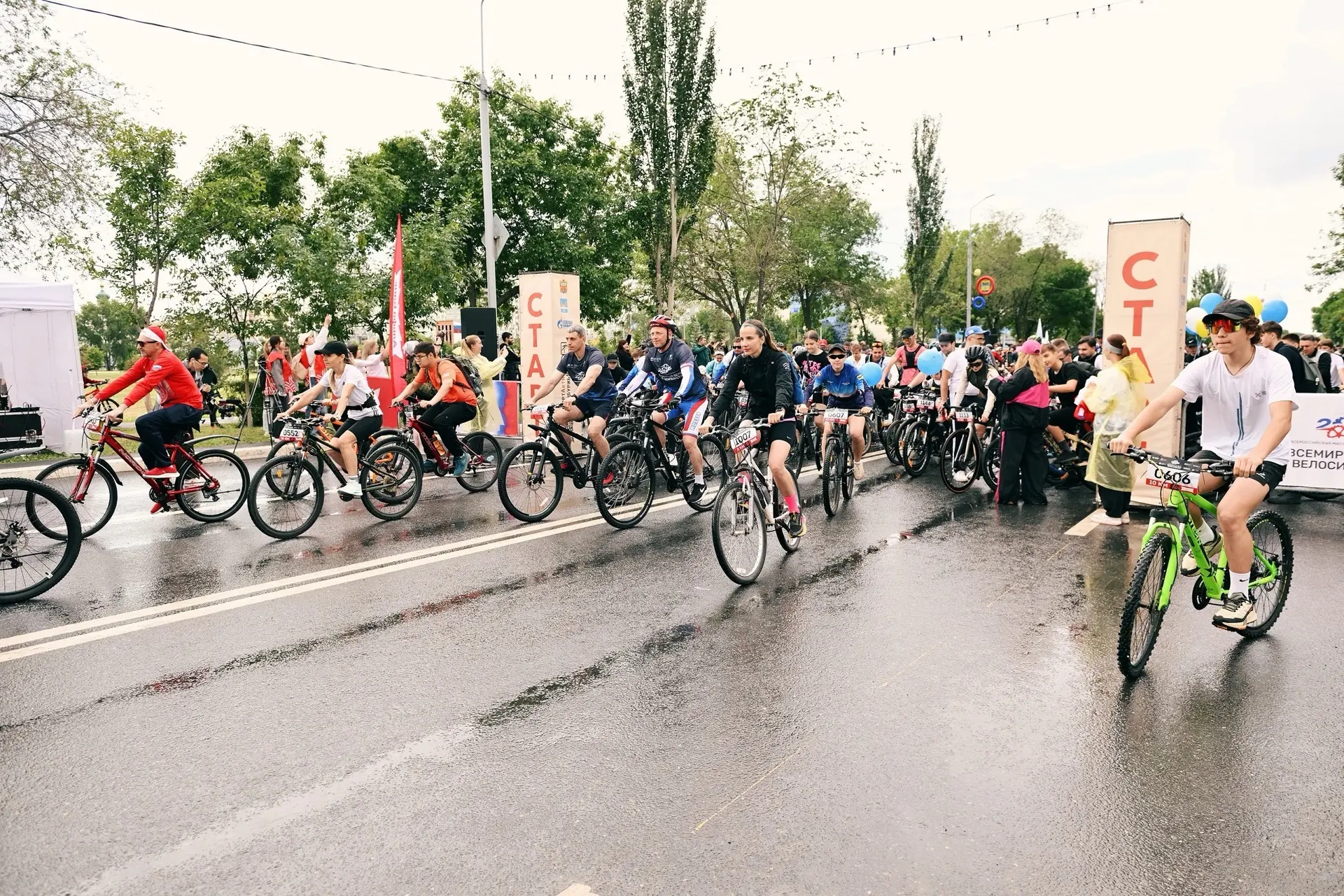 Делимся с вами фотоотчетом со Дня велосипедиста 🚴‍♀️ 

По итогам мероприятия, 3000 человек приняли 