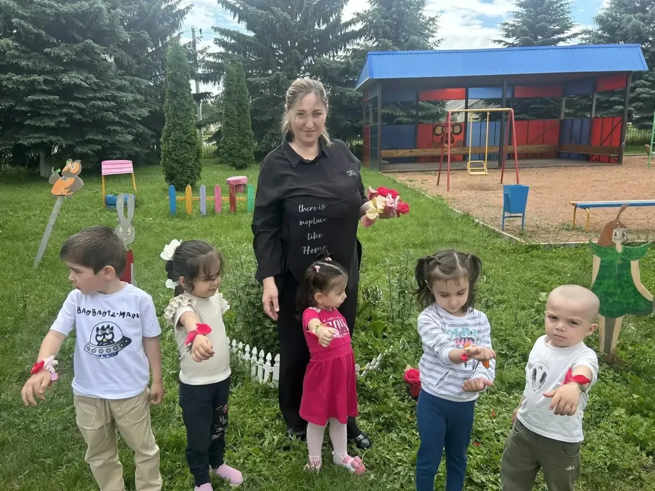 «Волшебный день цветов» в младшей группе 🌸

Сегодня наш день был наполнен ароматами и красками! Мы 