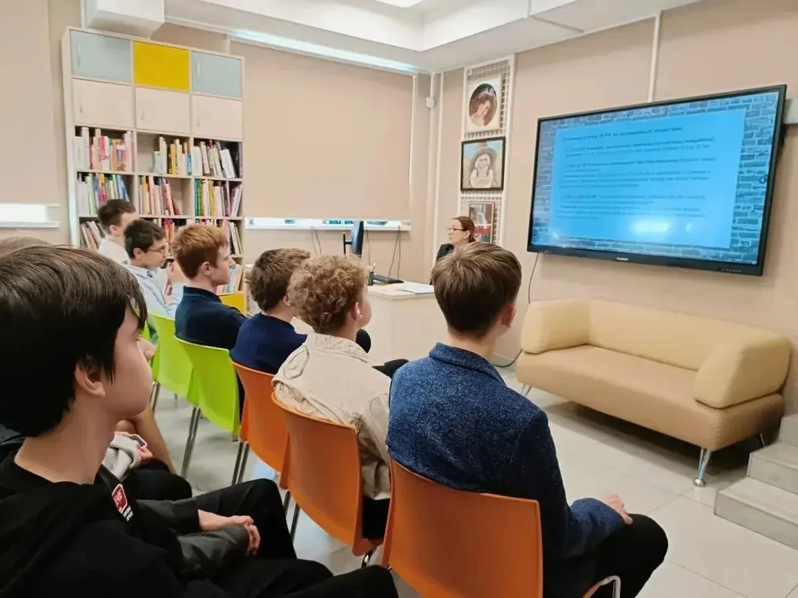 🧠Детокс для мозга мозг   🖇️Обучающиеся 8 «Б» класса вместе с классным руководителем Хурбатовой Натал