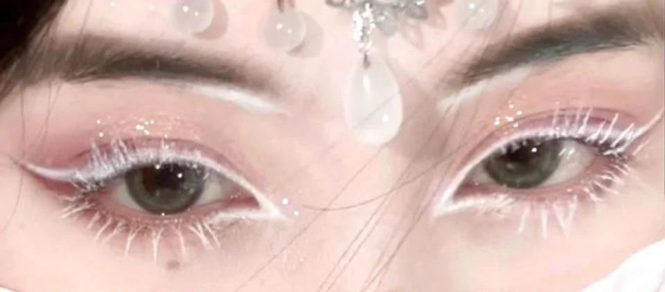 𝐰 𝐡 𝐢 𝐭 𝐞