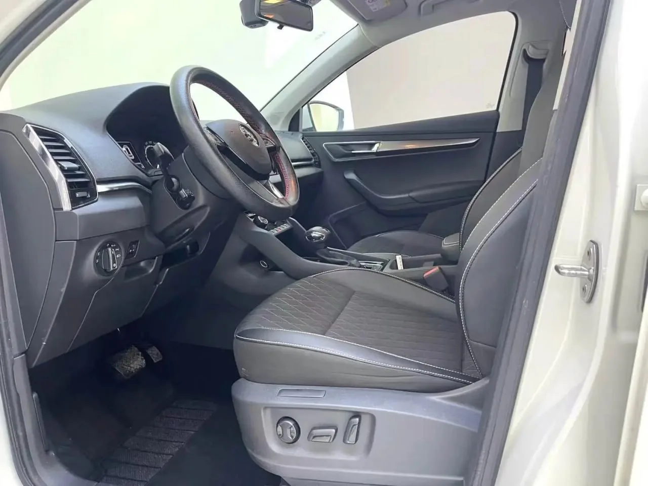 Skoda Karoq TSI280 из Китая: стильный кроссовер по выгодной цене!  Компактный кроссовер производится