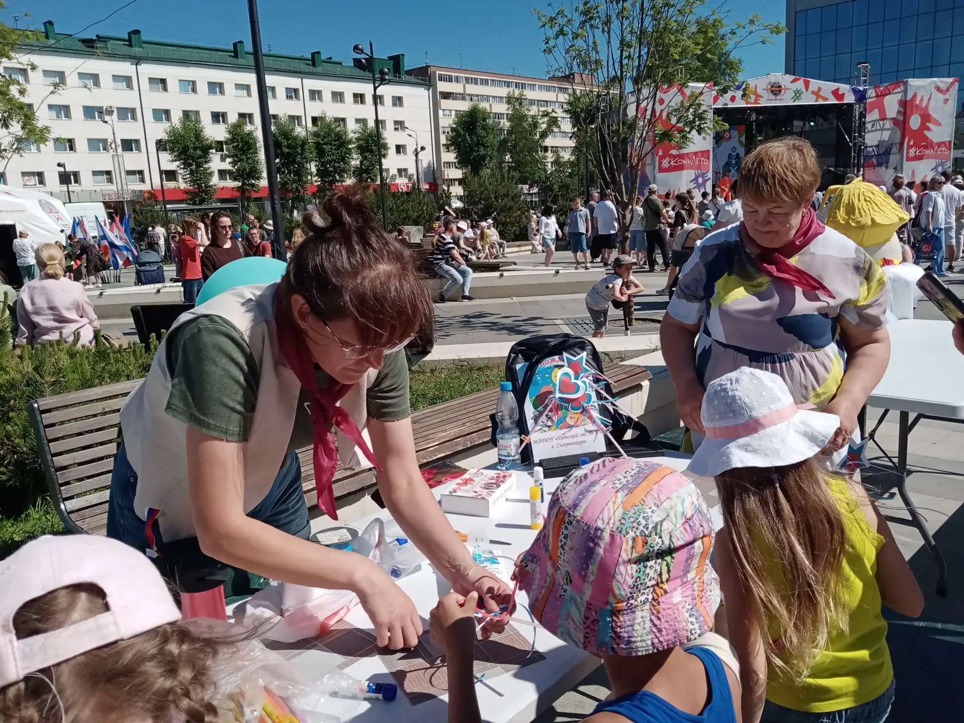 🇷🇺Сегодня в честь Дня России и Дня города педагоги МАДОУ приняли участие в творческой мастерской н
