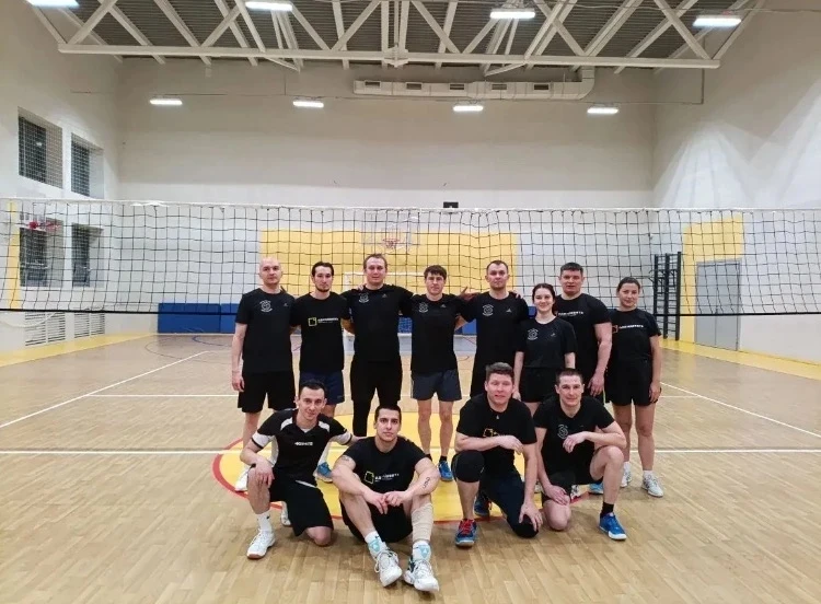 Ура! Наша волейбольная команда «Перспектива» в очередной раз одержала победу со счетом 3:2 над коман