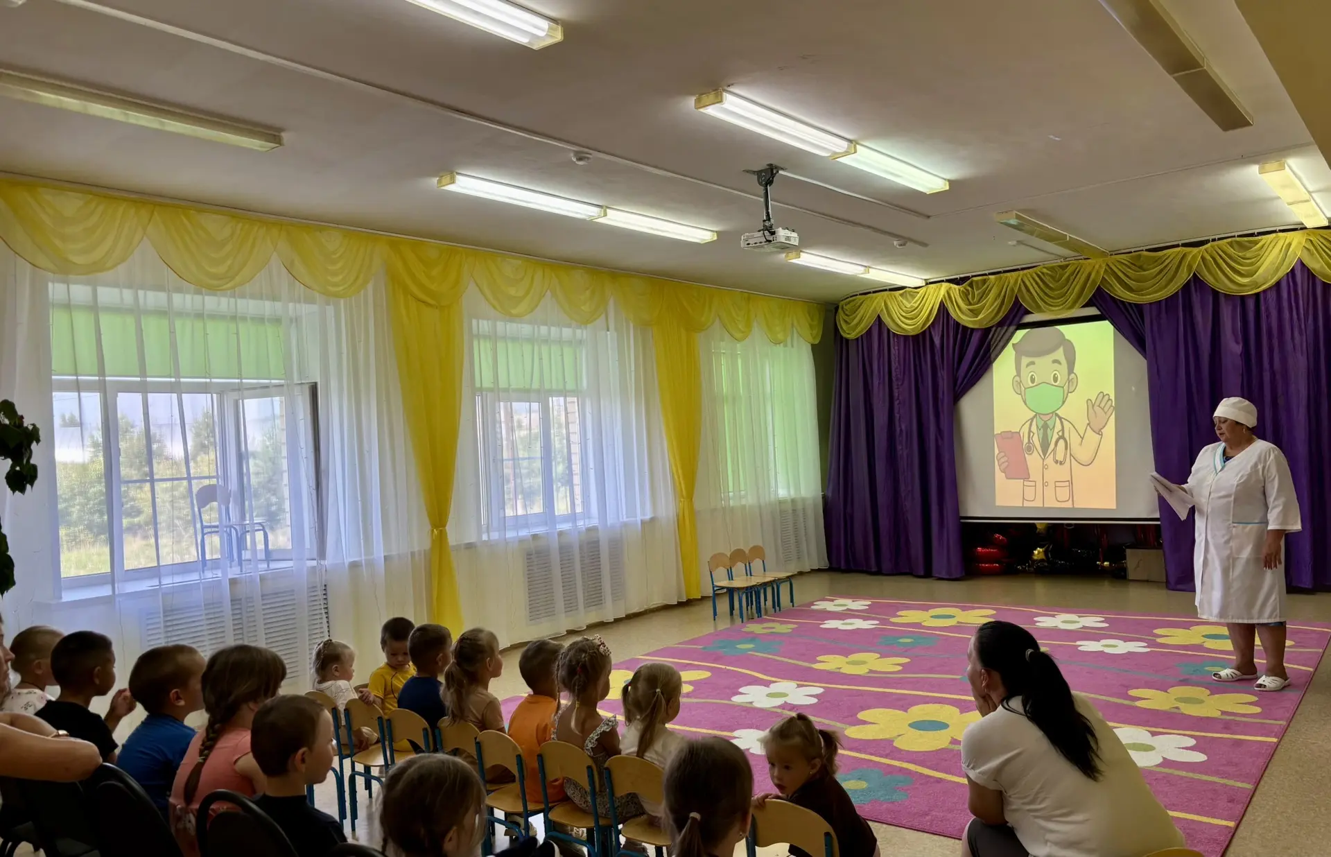 В нашем детском саду стартовала «Неделя профессий» 🎉
Первым нашим гостем стала медсестра - Шалягина